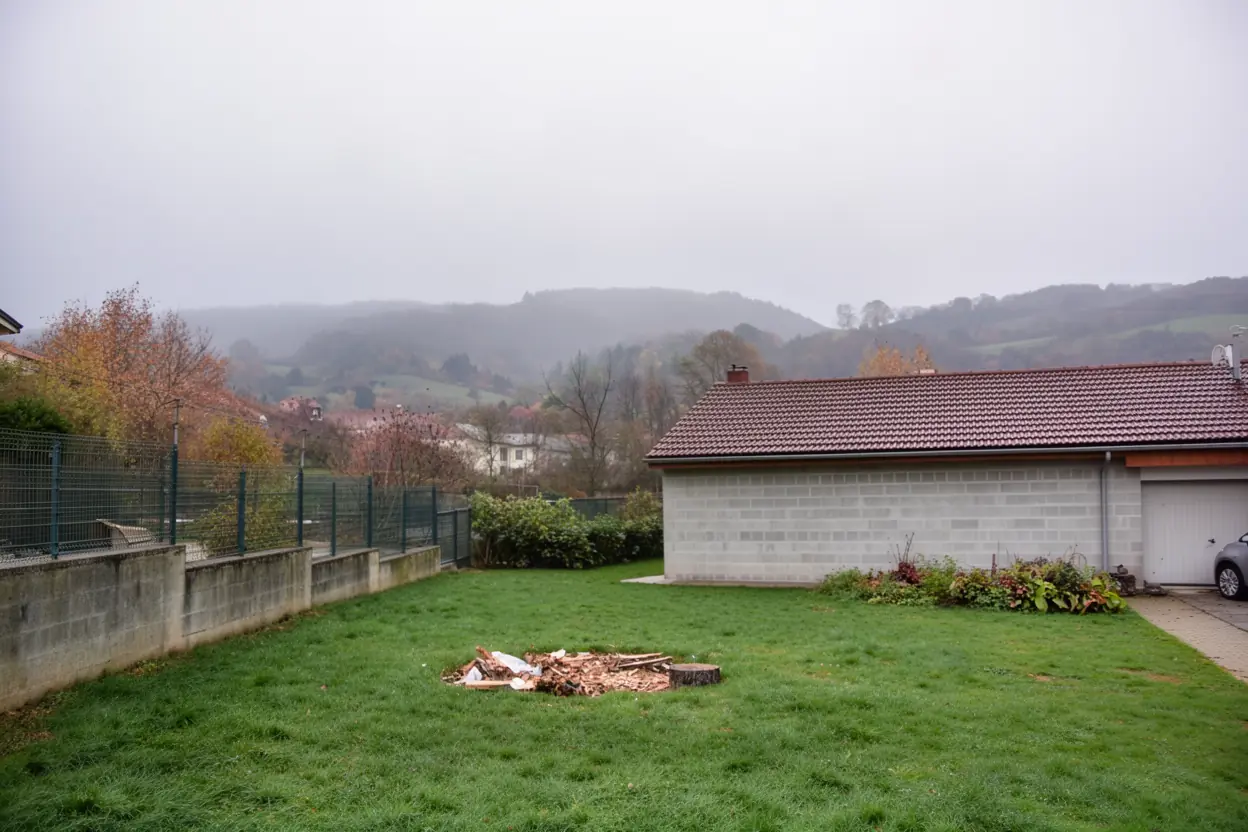 Jardin sécurisé après abattage du pin à Firminy