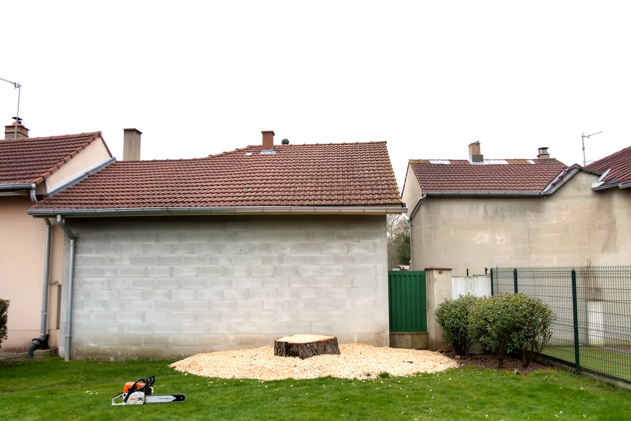 Jardin sécurisé après abattage du conifère stéphanois